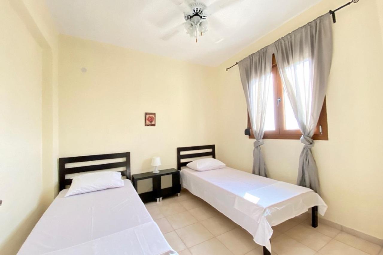 Vladi Guest House Gerakini Sithonia Bagian luar foto