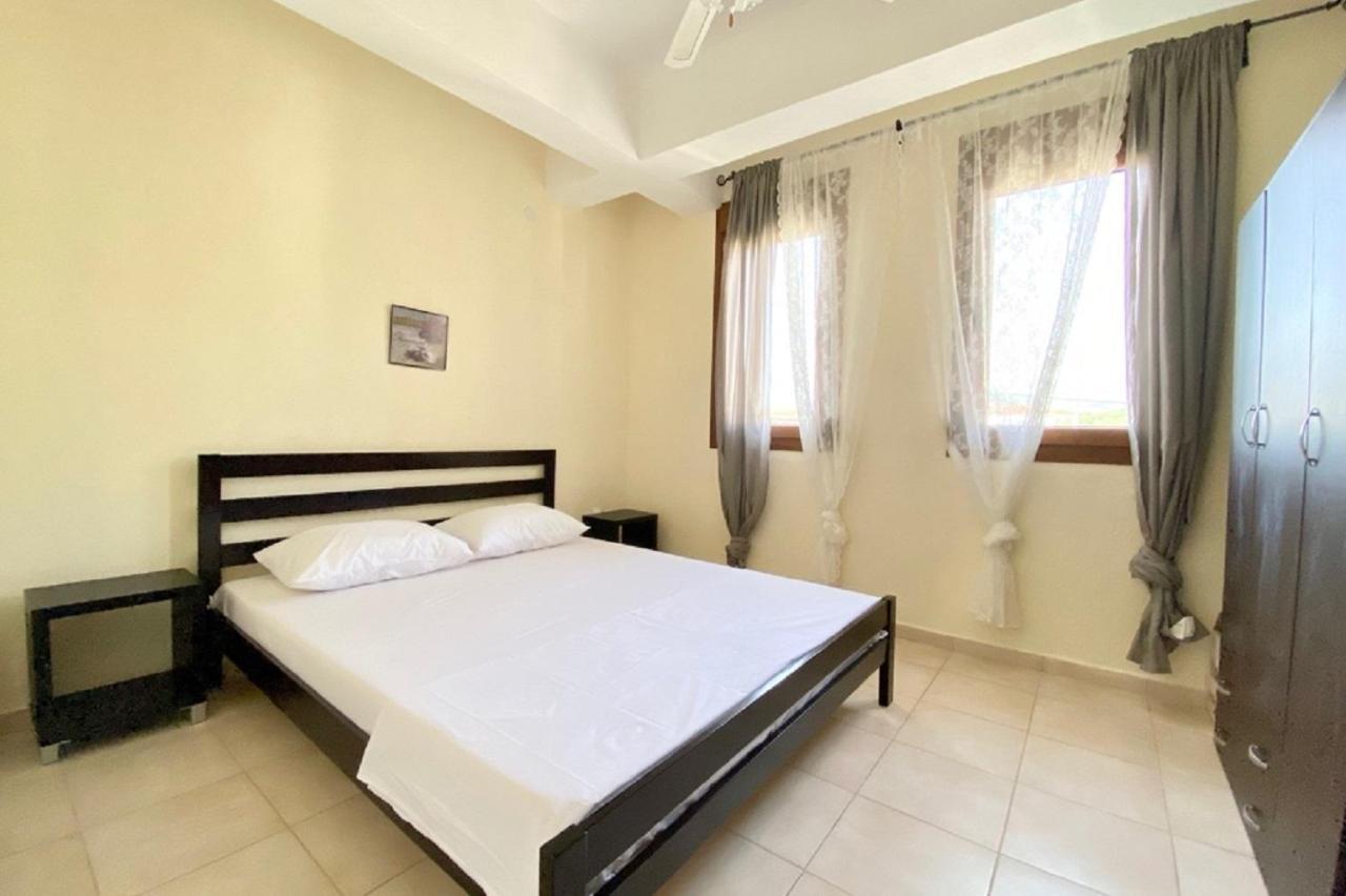 Vladi Guest House Gerakini Sithonia Bagian luar foto